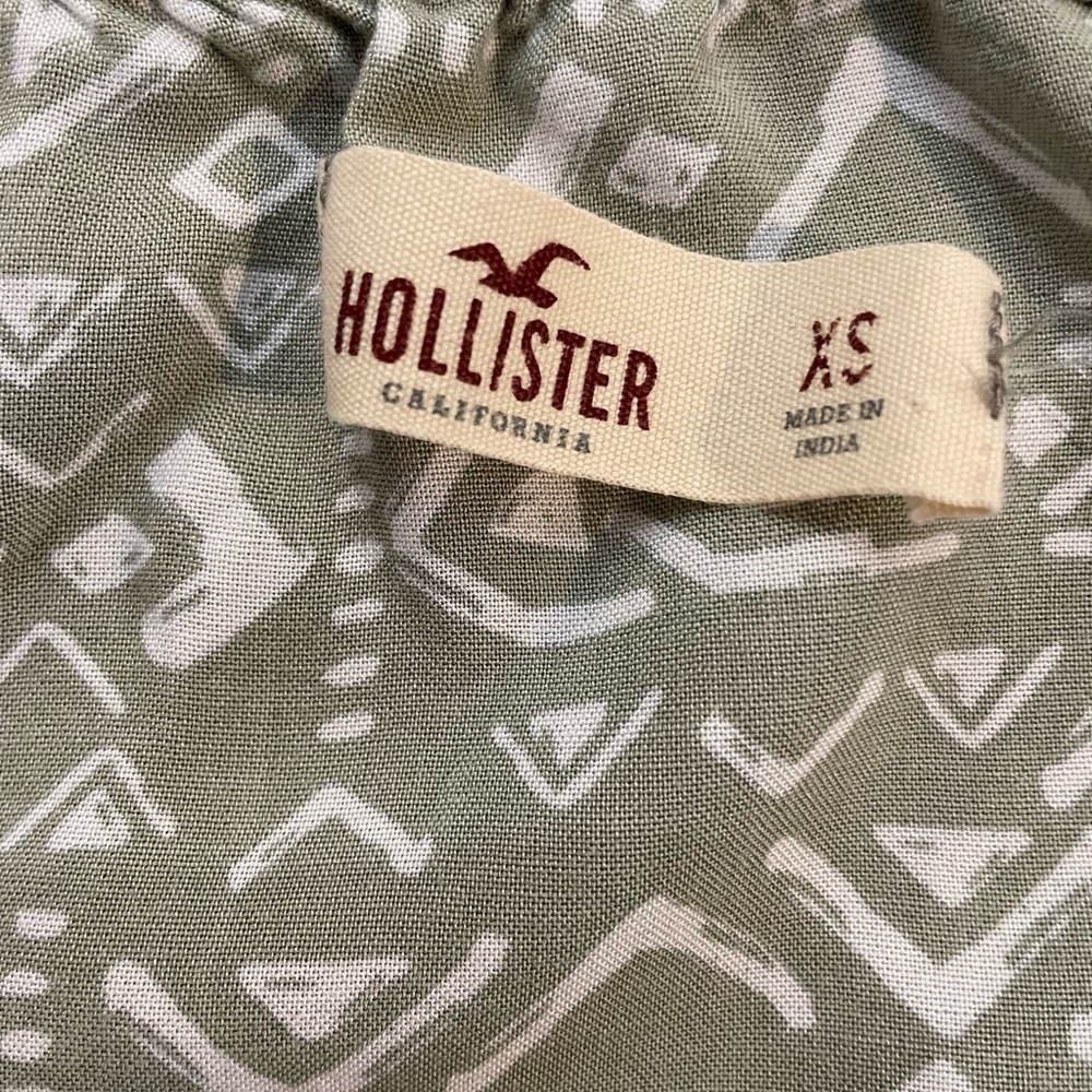 HOLLISTER  Juniors size XS
Olive Green Patterned Button-Down Dress - Picture 4 of 8
